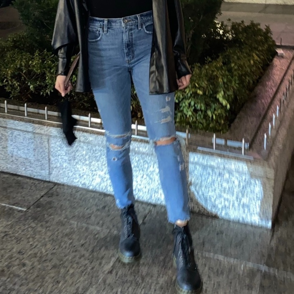 abercrombie & fitch The Skinny High Rise jeans. Ripped Jeans.